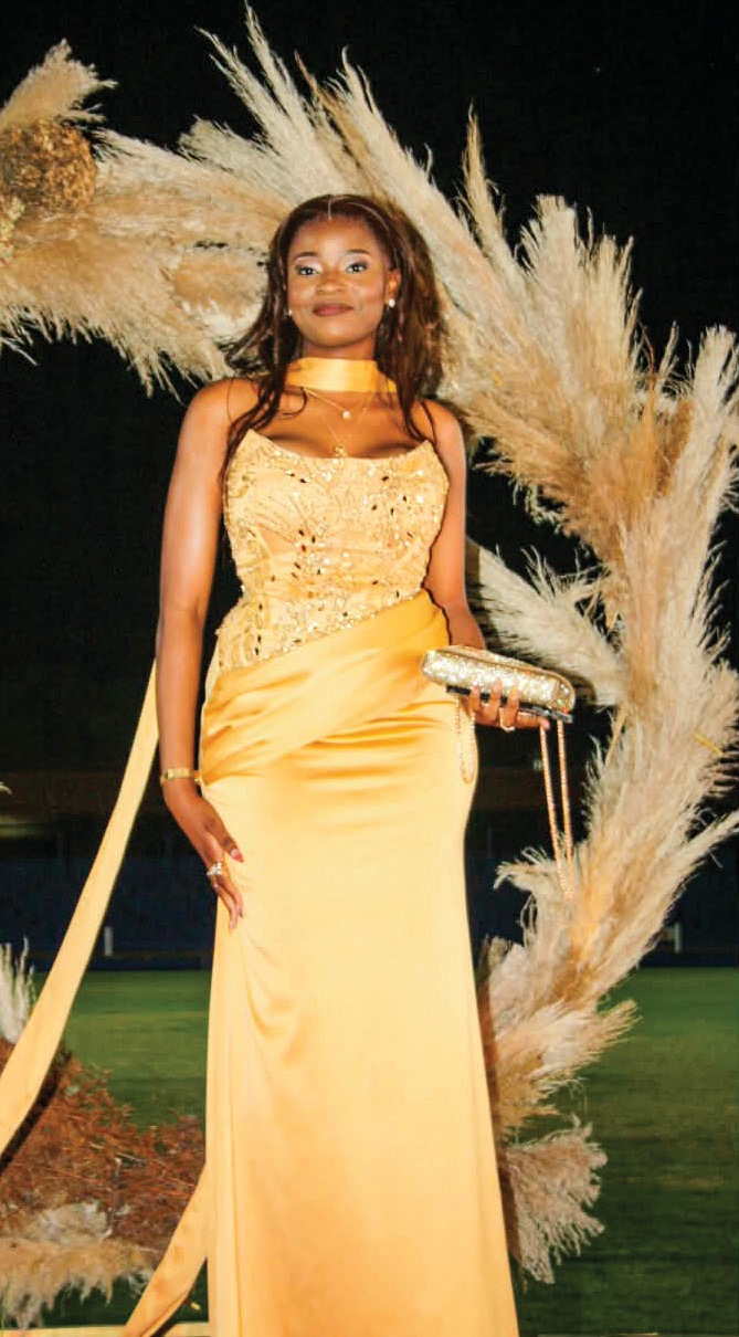 Pearl Masaka straal styl en elegansie uit by Hoërskool Frikkie Meyer se matriekafskeid.