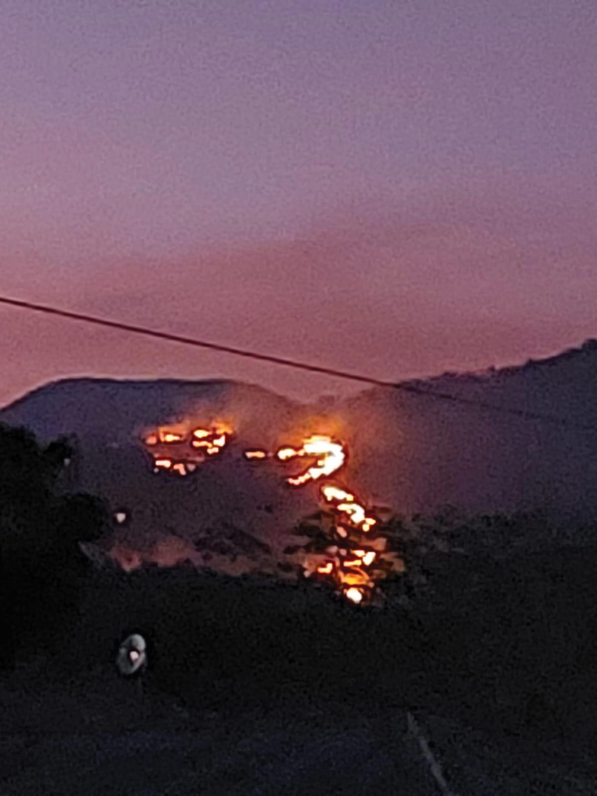 Local authorities respond to mountain fire near Heuwelkruin
