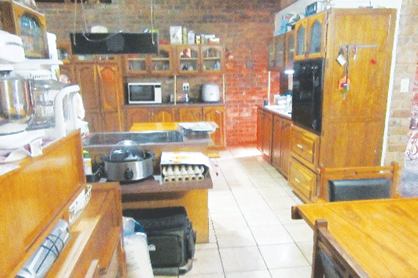 Lekker aftree huis
in die bosveld