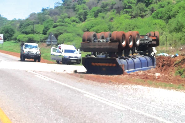 Truck overturns on R510