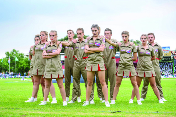 HFM bring die bekers huis toe