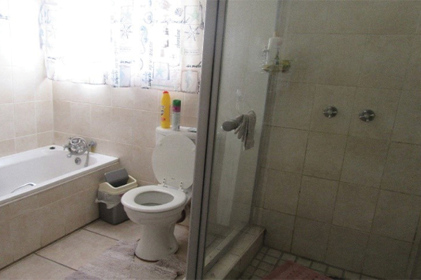 RUIM WONING TE KOOP!