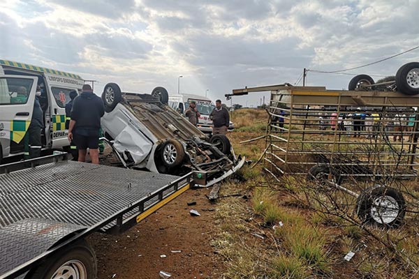 Detached trailer crash into car
